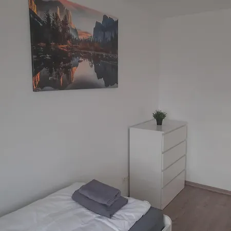 Ferienwohnungen Fusslaeufig Zur Stadt, Smart-Tv, Wlan & Platz Fuer Paare & Gruppen Magdeburg Exterior photo