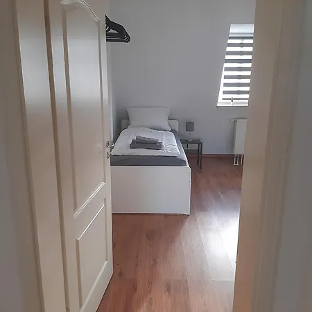 Ferienwohnungen Fusslaeufig Zur Stadt, Smart-Tv, Wlan & Platz Fuer Paare & Gruppen Magdeburg Exterior photo