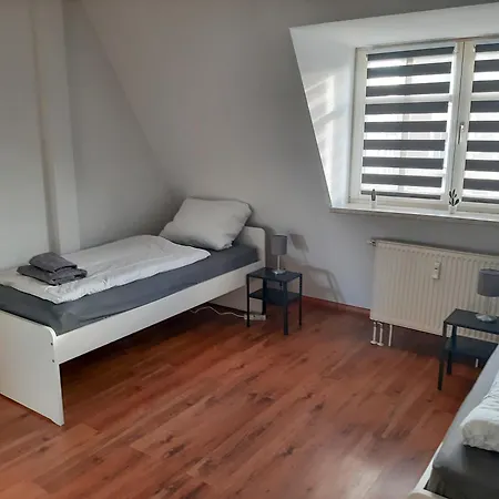 Ferienwohnungen Fusslaeufig Zur Stadt, Smart-Tv, Wlan & Platz Fuer Paare & Gruppen Magdeburg Exterior photo