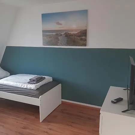 Ferienwohnungen Fusslaeufig Zur Stadt, Smart-Tv, Wlan & Platz Fuer Paare & Gruppen Magdeburg Exterior photo