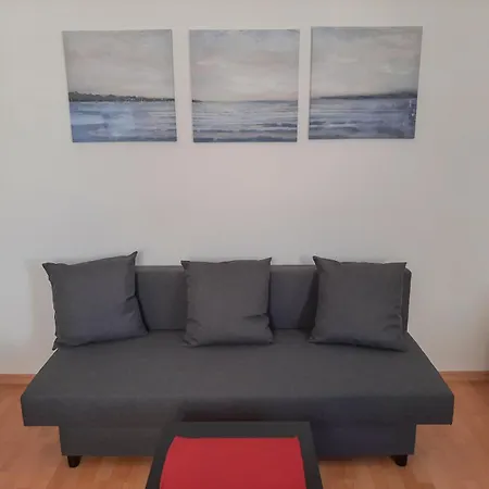 Ferienwohnungen Fusslaeufig Zur Stadt, Smart-Tv, Wlan & Platz Fuer Paare & Gruppen Magdeburg Exterior photo