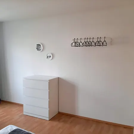 Ferienwohnungen Fusslaeufig Zur Stadt, Smart-Tv, Wlan & Platz Fuer Paare & Gruppen Magdeburg Exterior photo