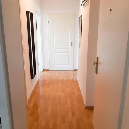 Ferienwohnungen Fusslaeufig Zur Stadt, Smart-Tv, Wlan & Platz Fuer Paare & Gruppen Magdeburg Exterior photo