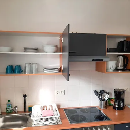 Ferienwohnungen Fusslaeufig Zur Stadt, Smart-Tv, Wlan & Platz Fuer Paare & Gruppen Magdeburg Exterior photo