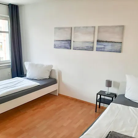 Ferienwohnungen Fusslaeufig Zur Stadt, Smart-Tv, Wlan & Platz Fuer Paare & Gruppen Magdeburg Exterior photo