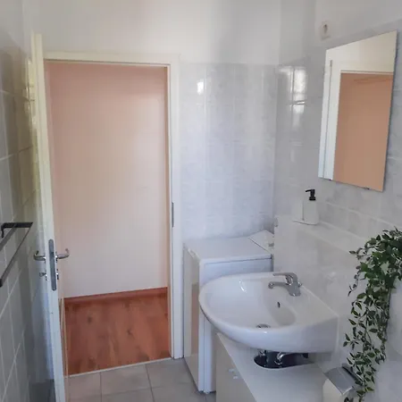 Ferienwohnungen Fusslaeufig Zur Stadt, Smart-Tv, Wlan & Platz Fuer Paare & Gruppen Magdeburg Exterior photo
