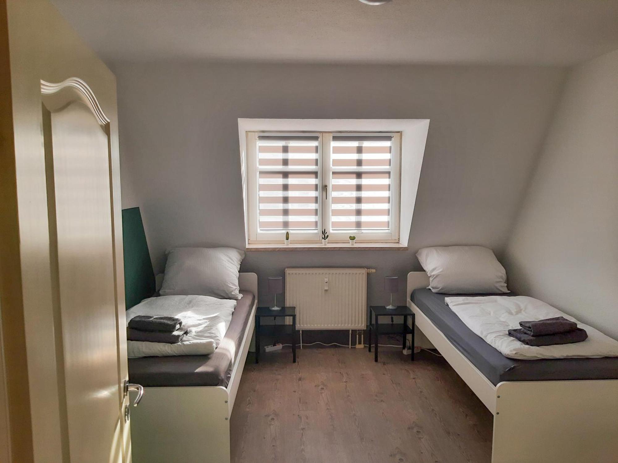 Fusslaeufig Zur Stadt, Smart-tv, Wlan & Platz Fuer Paare & Gruppen Apartment *