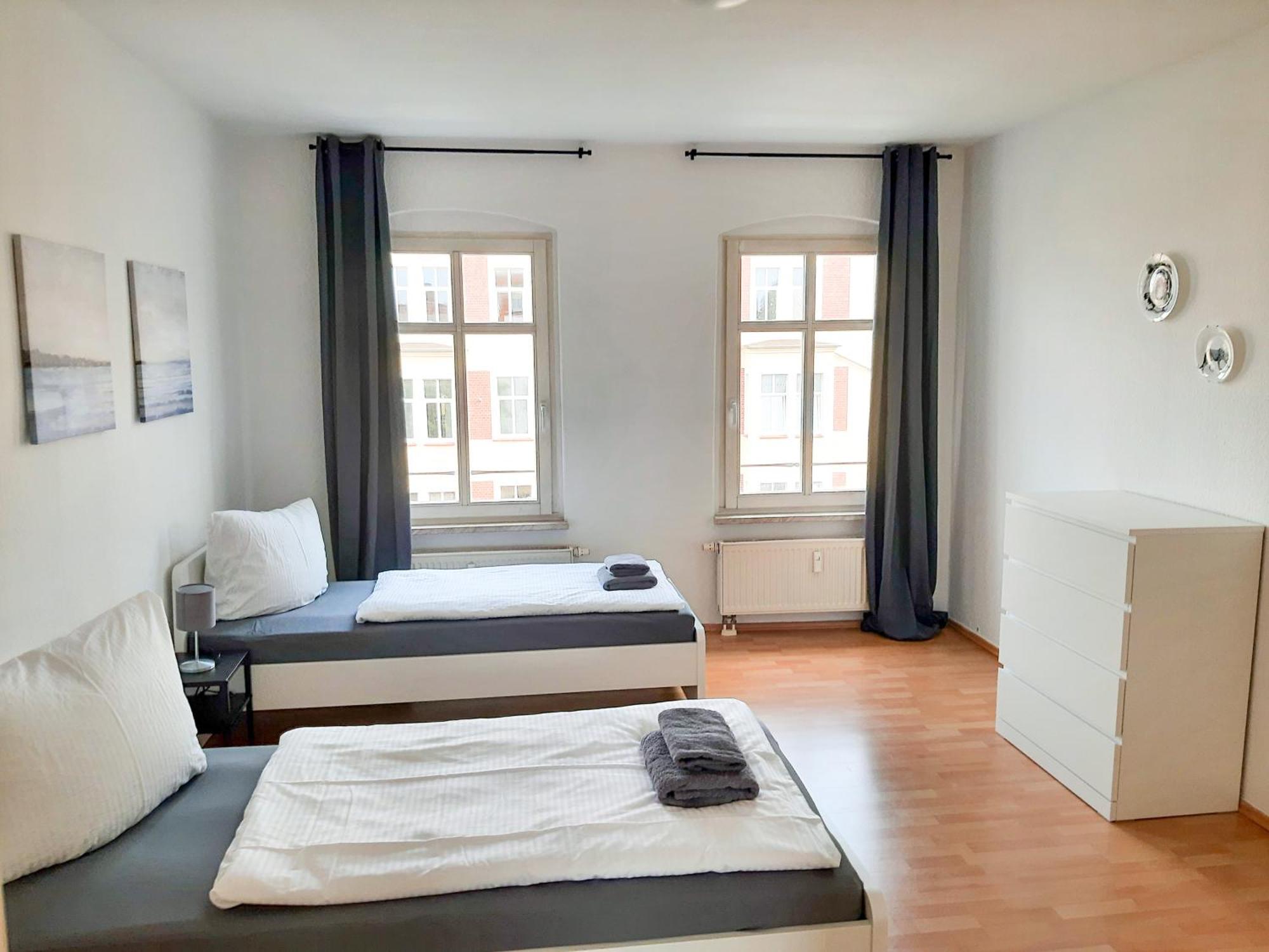 Fusslaeufig Zur Stadt, Smart-tv, Wlan & Platz Fuer Paare & Gruppen Apartment
