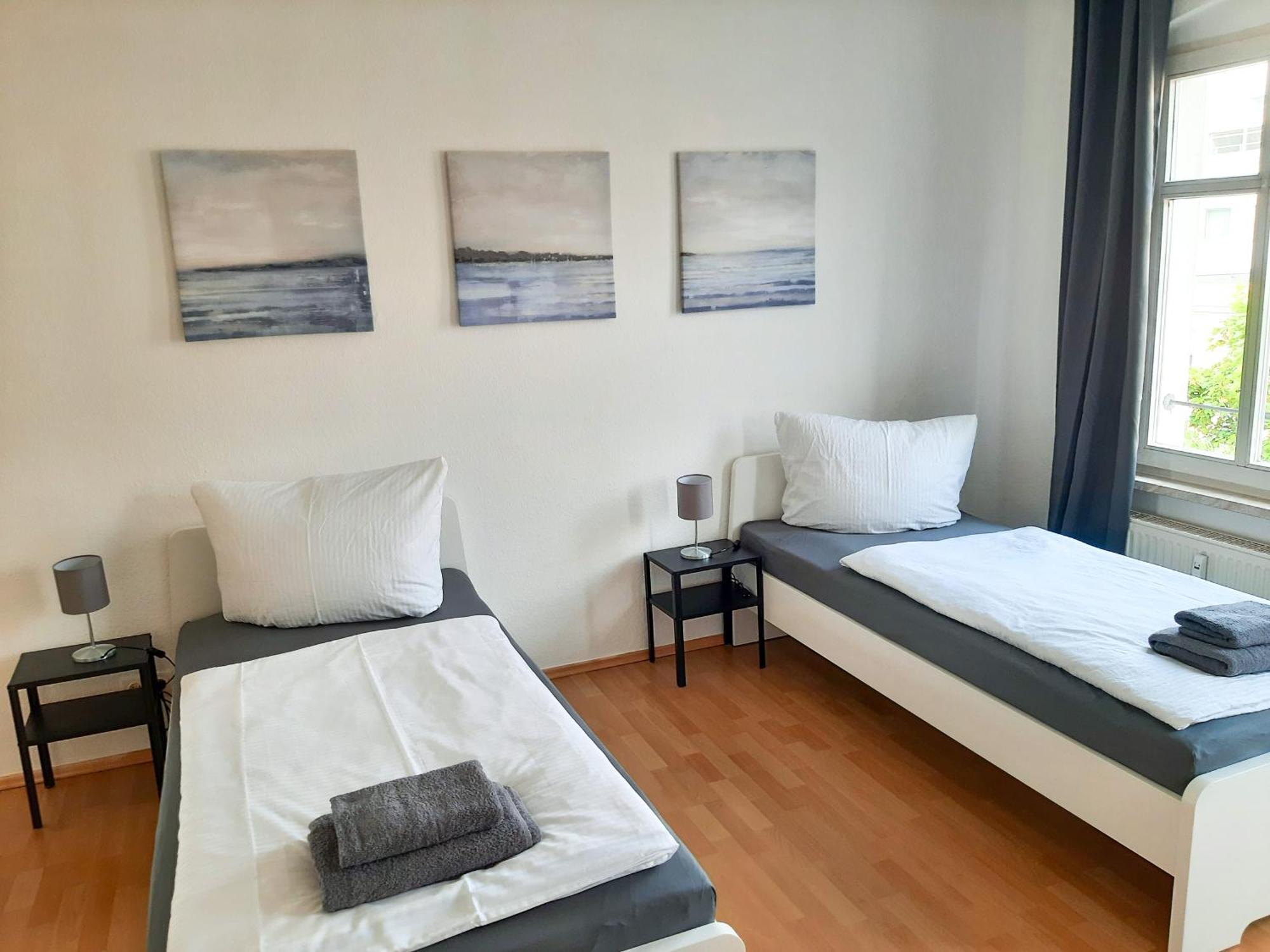 Fusslaeufig Zur Stadt, Smart-tv, Wlan & Platz Fuer Paare & Gruppen Apartment *