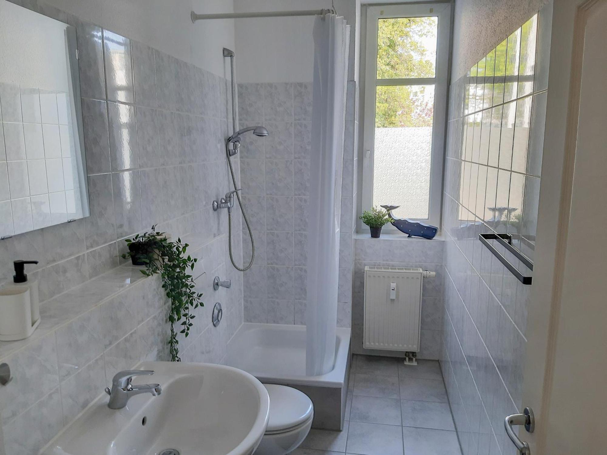 Fusslaeufig Zur Stadt, Smart-tv, Wlan & Platz Fuer Paare & Gruppen * Magdeburg