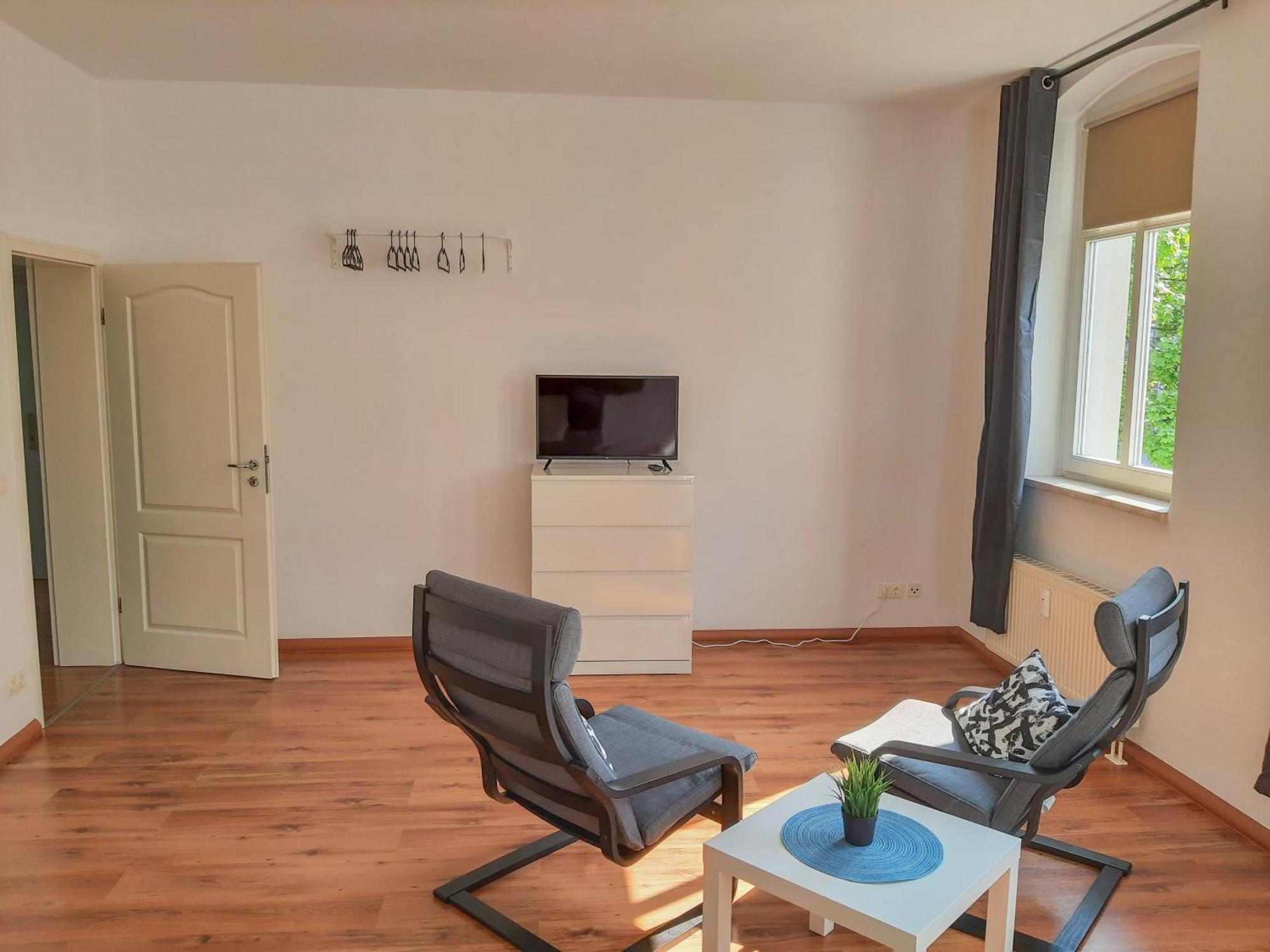 Fusslaeufig Zur Stadt, Smart-tv, Wlan & Platz Fuer Paare & Gruppen Apartment *